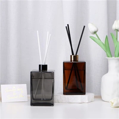 زجاجات ناشرة كبيرة فارغة